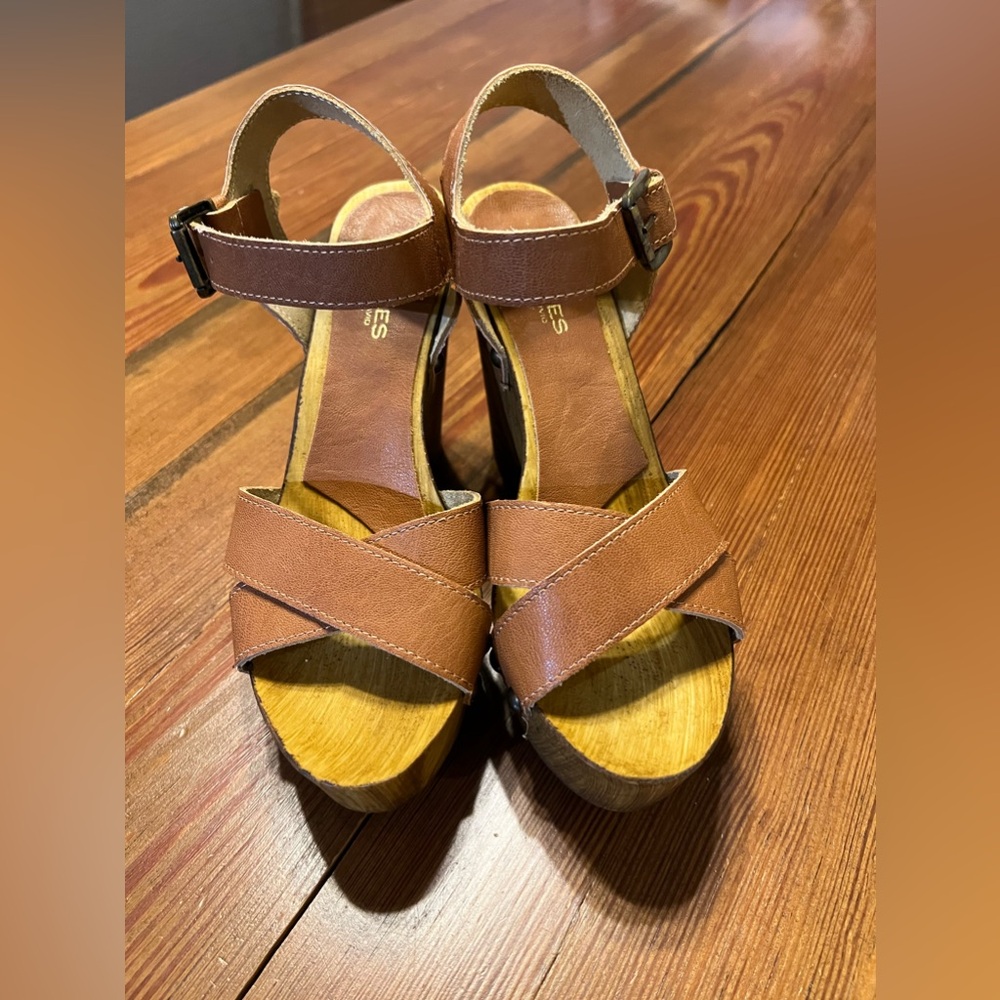Charles‎ by Charles David Wooden Platform Sandals Made in Italy